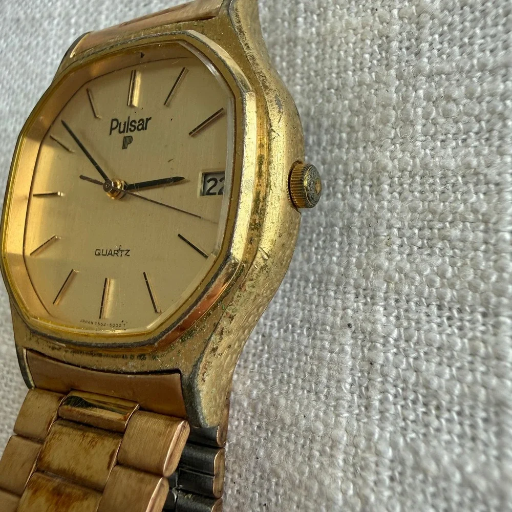 Vintage Pulsar Quartz Gold Tone Octagon Watch Y562-5000 Date Indicator